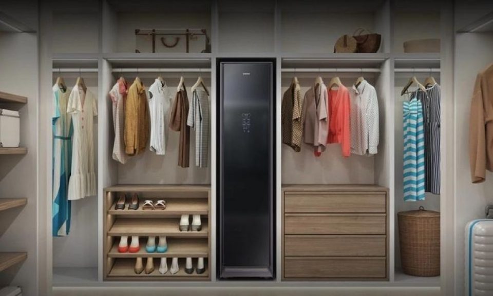 Samsung AirDresser: the Innovative Wardrobe Sanitizer