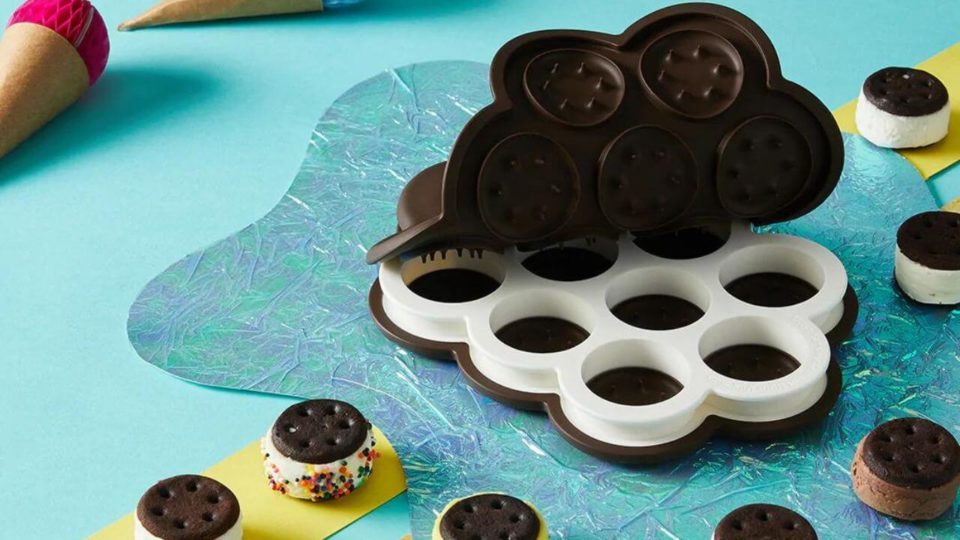 Chef'n SweetSpot Mini Ice Cream Sandwich Maker Creates Perfect Party Treats