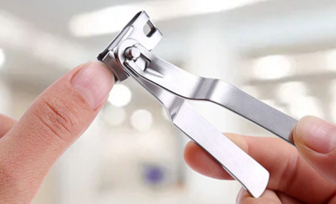 Dr. Mode Rotary Fingernail Clipper Has an Extra Wide Jaw for Cutting Thick Nails