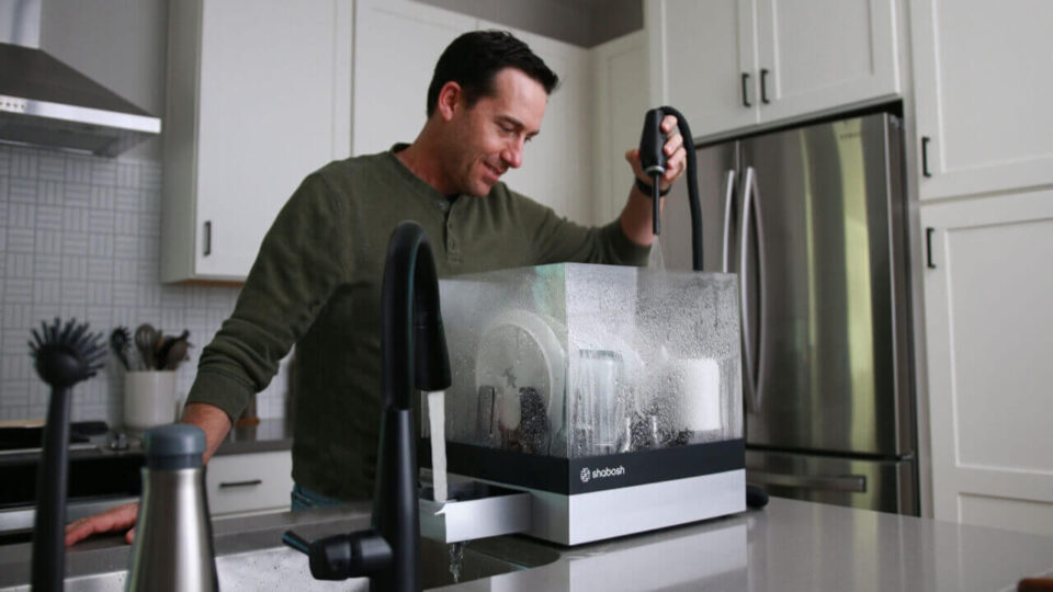 Shabosh Portable Dishwasher Cleans Dishes in 40 Seconds